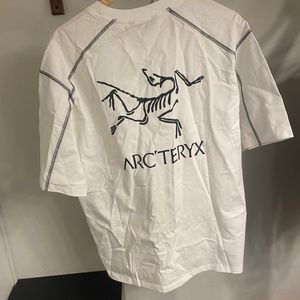 Arc’teryx T shirt XL